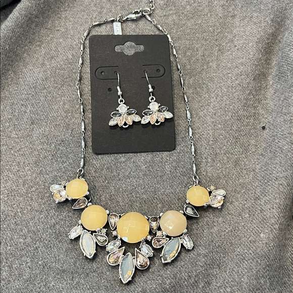 The Limited Jewelry - 🌻3/$15 The Limited Silvertone Rhinestone Statement Necklace & Earring Set